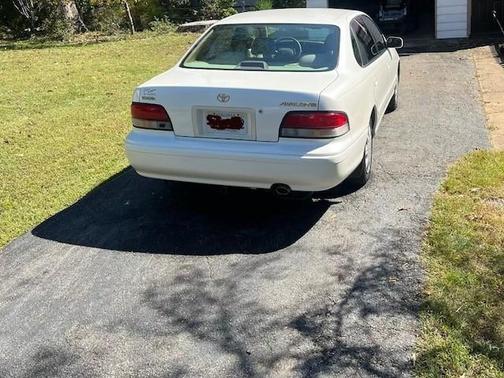 White 1997 Toyota Avalon XL