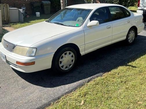 White 1997 Toyota Avalon XL