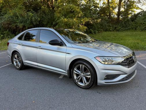 Silver 2020 Volkswagen Jetta 1.4T R-Line