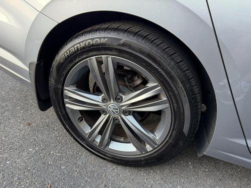Silver 2020 Volkswagen Jetta 1.4T R-Line
