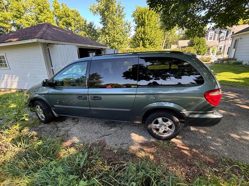Green 2007 Dodge Grand Caravan SE