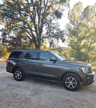 Gray 2018 Ford Expedition XLT