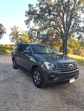 Gray 2018 Ford Expedition XLT