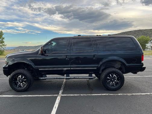 Black 2005 Ford Excursion Limited