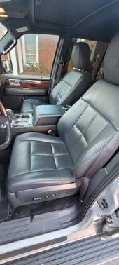 Silver 2014 Lincoln Navigator Base