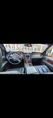 Silver 2014 Lincoln Navigator Base