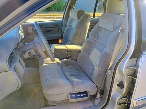 Silver 1992 Buick Roadmaster Limited