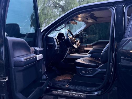 Black 2019 Ford F-250 Lariat