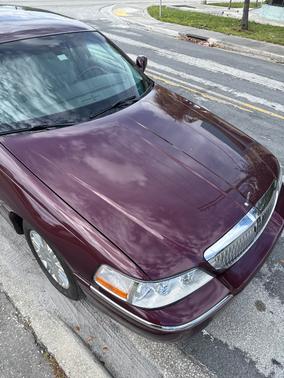 2011 Lincoln Town Car Signature Limited