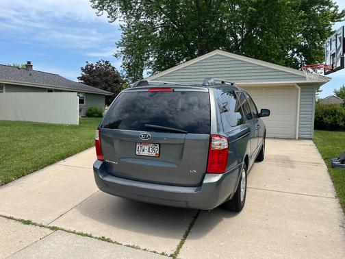 Gray 2006 Kia Sedona EX
