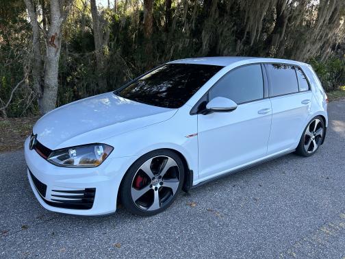 Photo 2 of 30 of 2017 Volkswagen Golf GTI Sport 4-Door