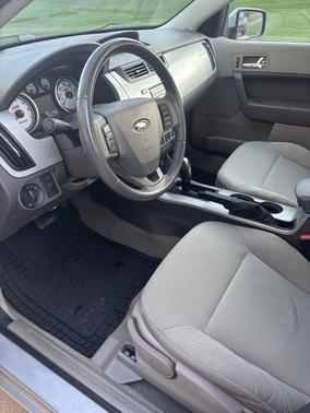 2009 Ford Focus SES