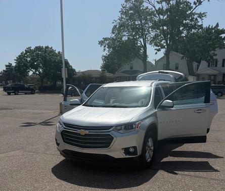 Gray 2020 Chevrolet Traverse LT Cloth