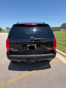 Black 2011 GMC Yukon SLT