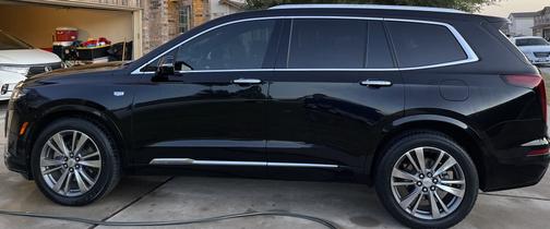 Photo 3 of 15 of 2020 Cadillac XT6 Premium Luxury FWD