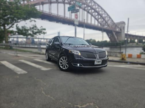 2016 Lincoln MKT Base