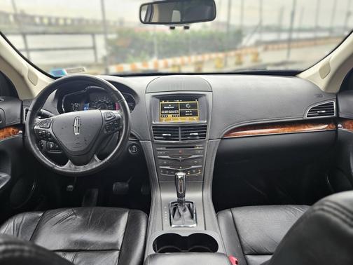 2016 Lincoln MKT Base