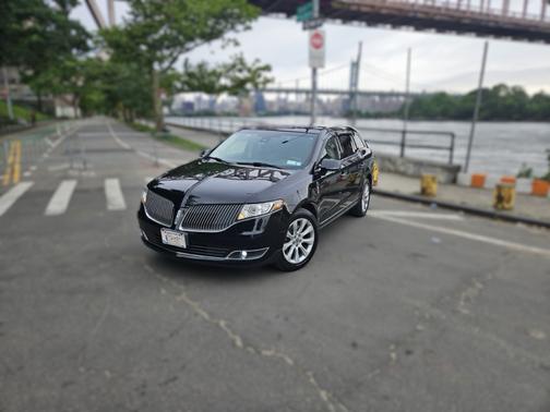 2016 Lincoln MKT Base