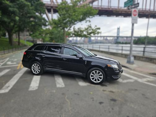 2016 Lincoln MKT Base