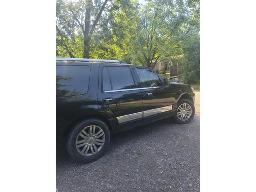 Black 2008 Lincoln Navigator Base
