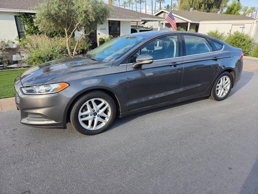 Gray 2016 Ford Fusion SE