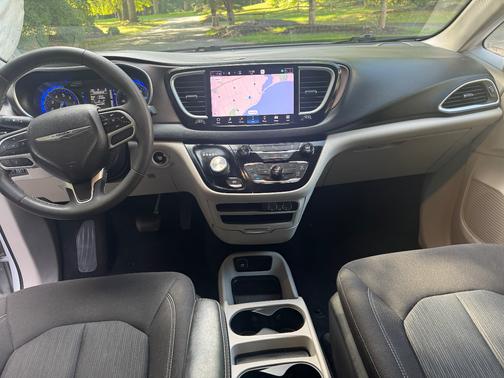 2022 Chrysler Voyager LX