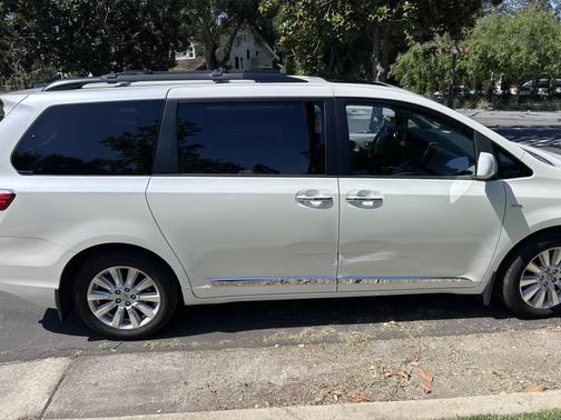 2017 Toyota Sienna XLE