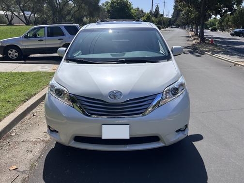 2017 Toyota Sienna XLE