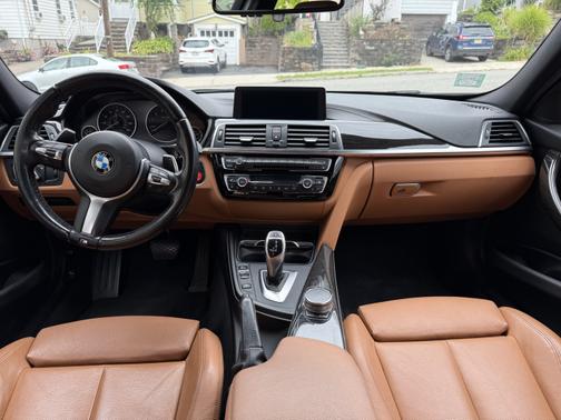 2018 BMW 330 i xDrive