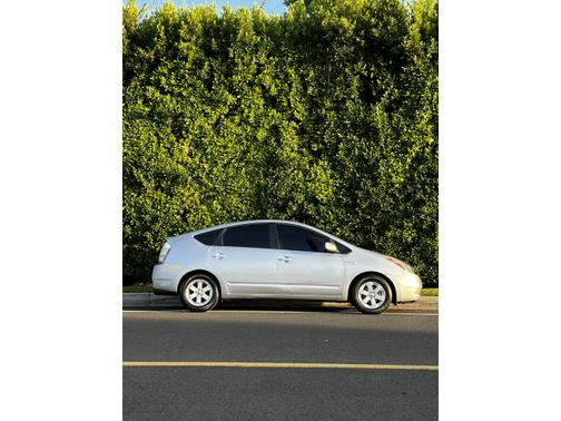 Photo 2 of 14 of 2006 Toyota Prius Base