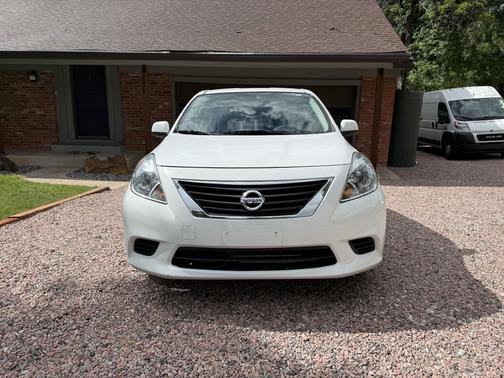 White 2013 Nissan Versa 1.6 SV