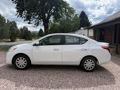 White 2013 Nissan Versa 1.6 SV
