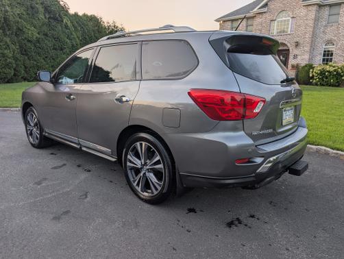 2017 Nissan Pathfinder Platinum