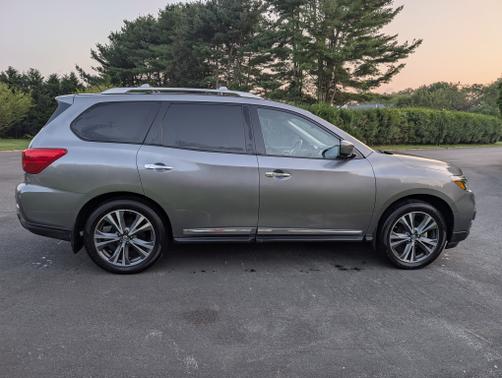 2017 Nissan Pathfinder Platinum