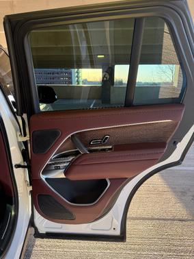 White 2025 Land Rover Range Rover P400 SE SWB