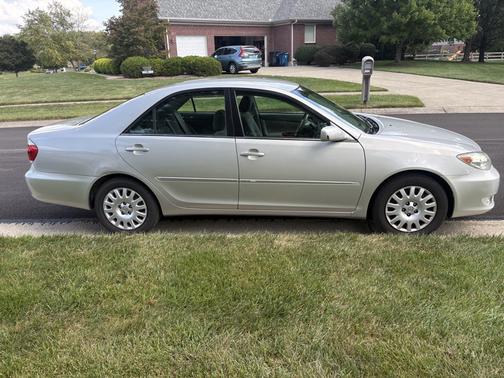 Silver 2006 Toyota Camry XLE