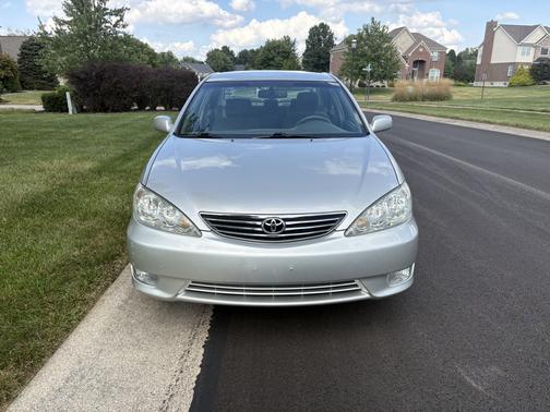 Silver 2006 Toyota Camry XLE