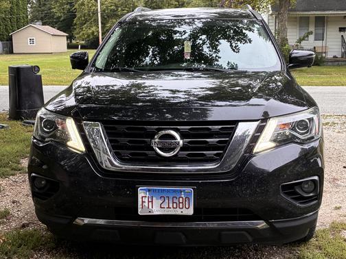 Black 2019 Nissan Pathfinder Platinum