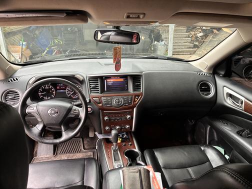 Black 2019 Nissan Pathfinder Platinum