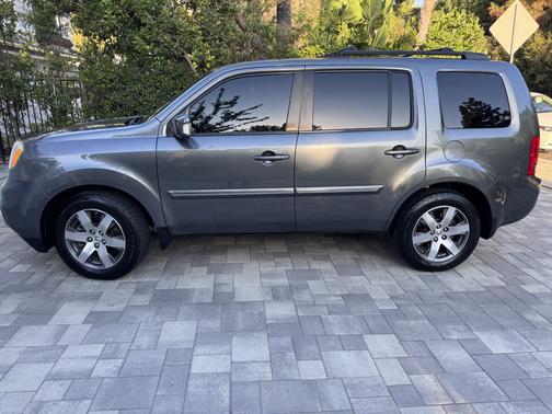 Gray 2012 Honda Pilot Touring