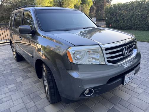 Gray 2012 Honda Pilot Touring