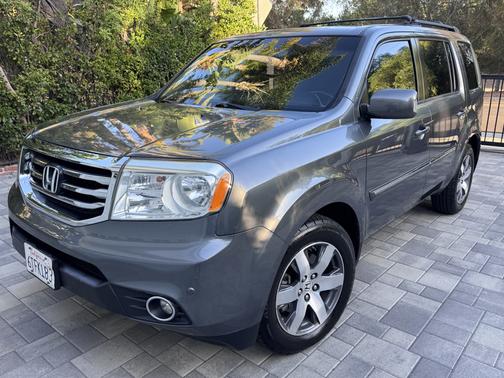 Gray 2012 Honda Pilot Touring
