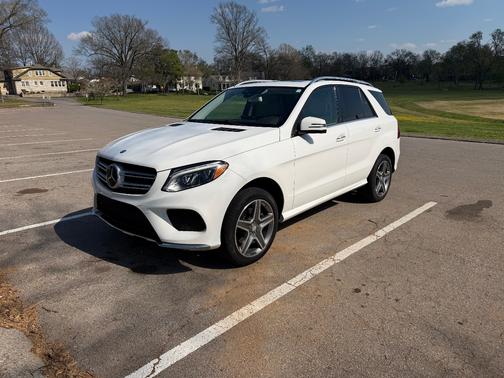 White 2016 Mercedes-Benz GLE-Class GLE 400 4MATIC