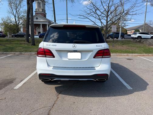 White 2016 Mercedes-Benz GLE-Class GLE 400 4MATIC