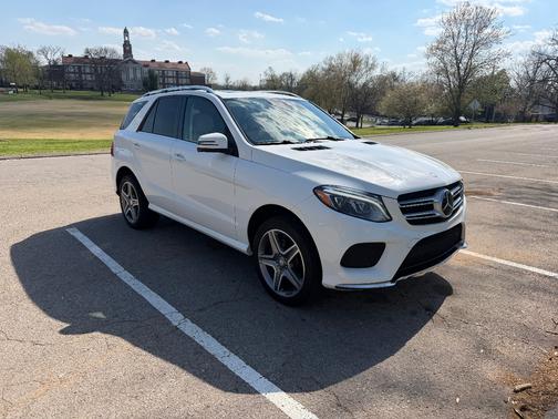 White 2016 Mercedes-Benz GLE-Class GLE 400 4MATIC