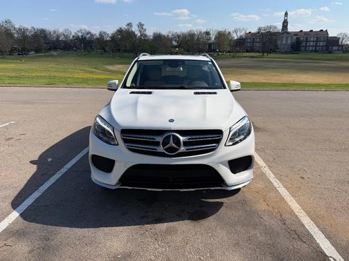 White 2016 Mercedes-Benz GLE-Class GLE 400 4MATIC