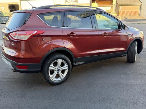 Red 2014 Ford Escape SE
