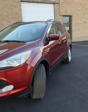 Red 2014 Ford Escape SE