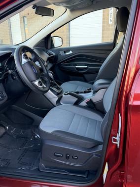Red 2014 Ford Escape SE