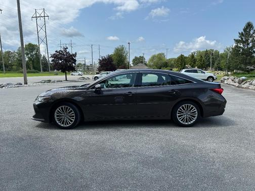 Brown 2019 Toyota Avalon Limited